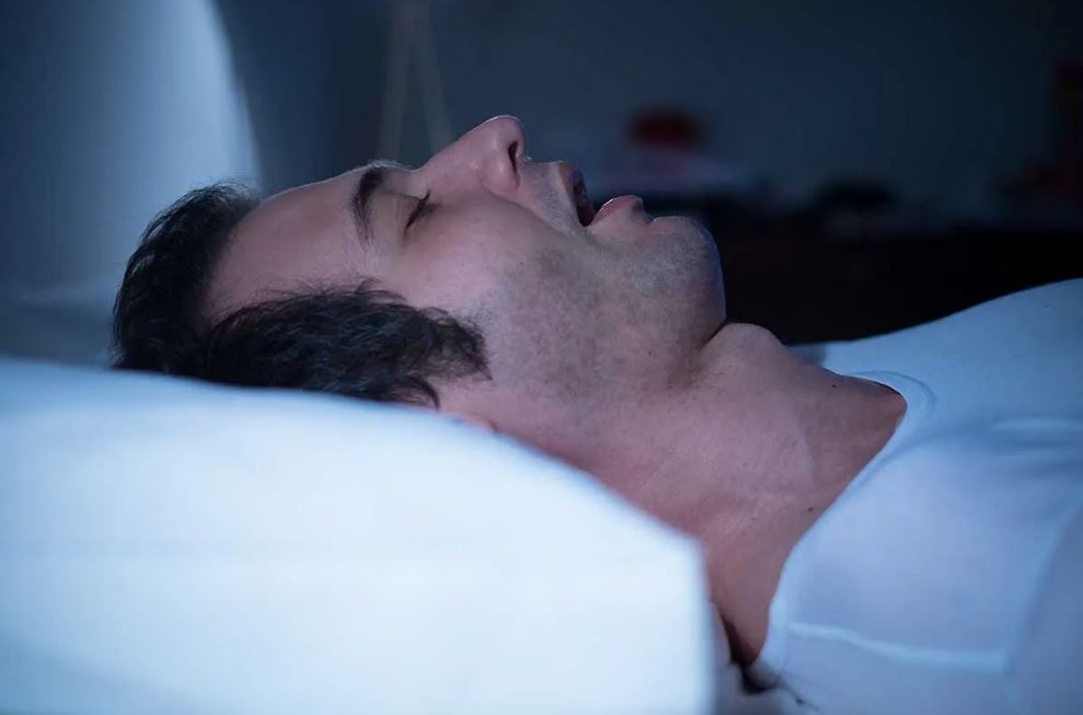 5 Signs indicating that you have Sleep Apnea